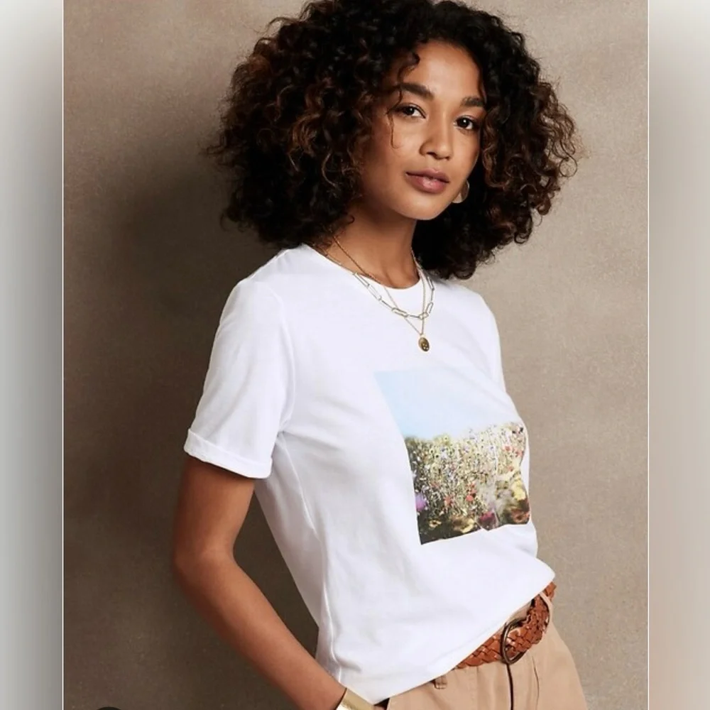 Banana Republic White Tee with Floral Print-size M - Picture 1 of 6